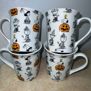 Peanuts/Charlie Brown Halloween Mug set of 4